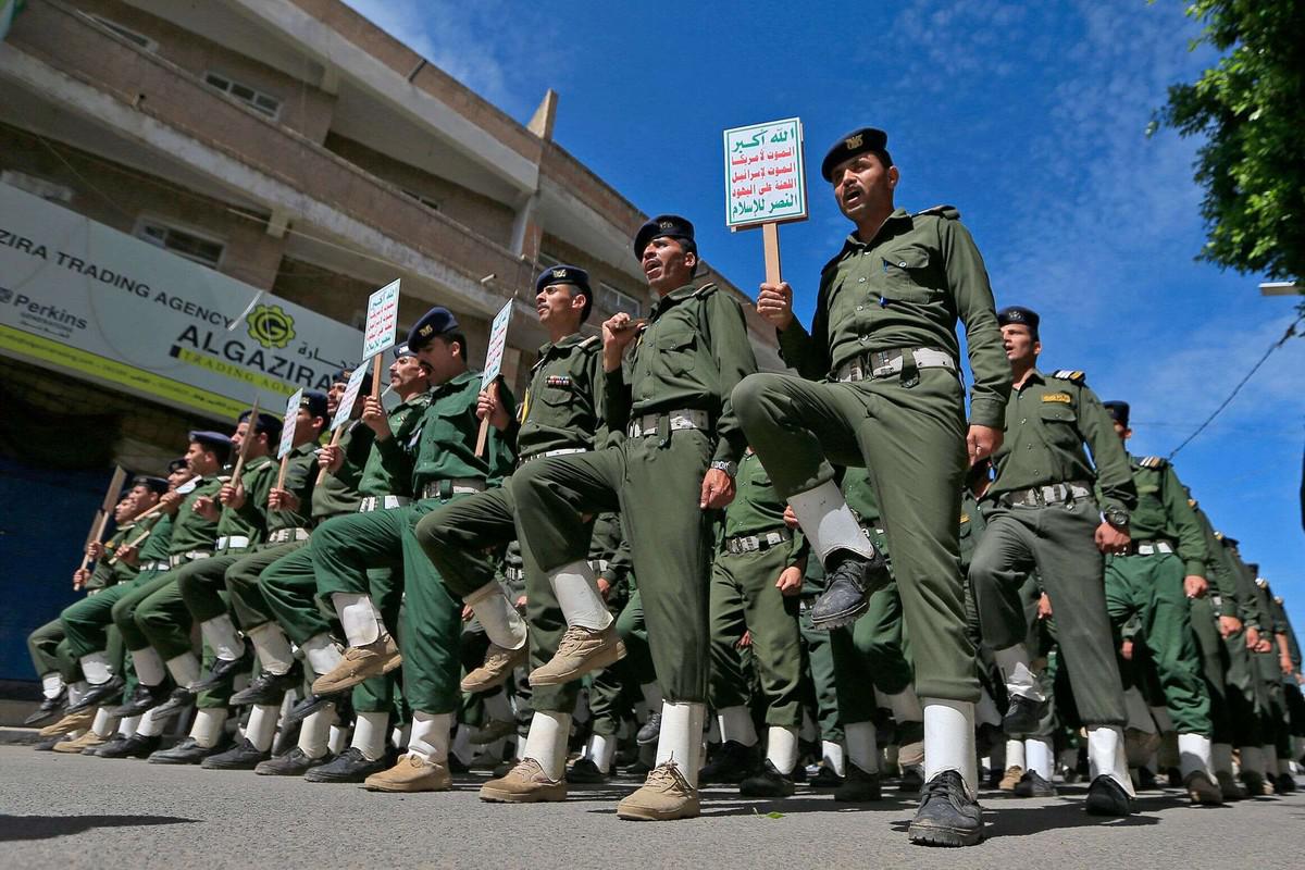 Houthis Prepare for Military Parade and War Resumption
