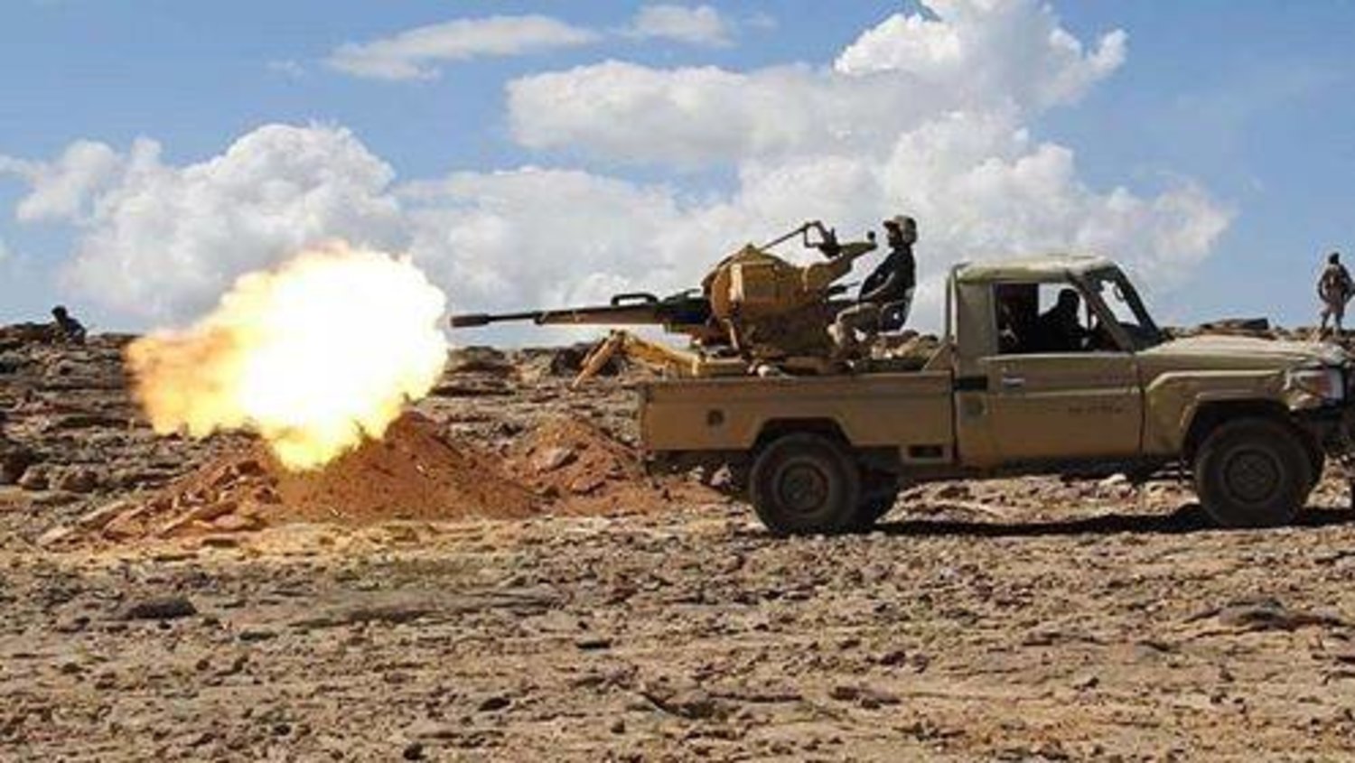 Government Forces and Houthi Fighters Clash on a Marib Front Line