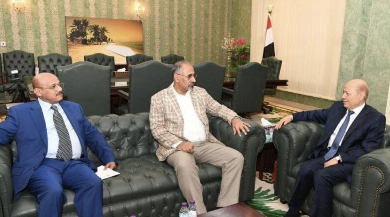 Yemeni Presidential Council and Central Bank Clash Over Key Decisions, Leading to UN-Requested Reversal